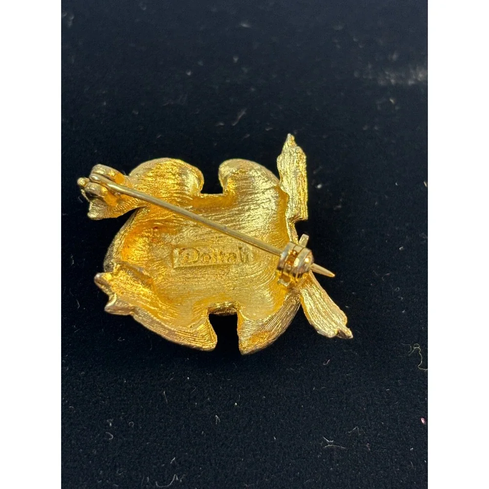 Vintage  Brooch Gold Tone Rhinestone Frog Delta Signed 1 inch - Picture 4 of 6